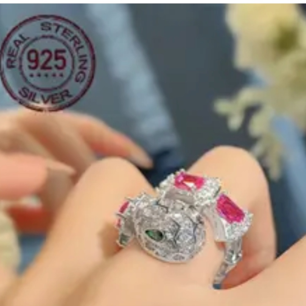 Brand New Beautiful snake ring Size 8